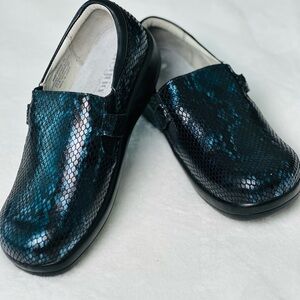 Alegria Black and Blue Leather Snakeskin Pattern Slip-On Mules Size 39 or US 9